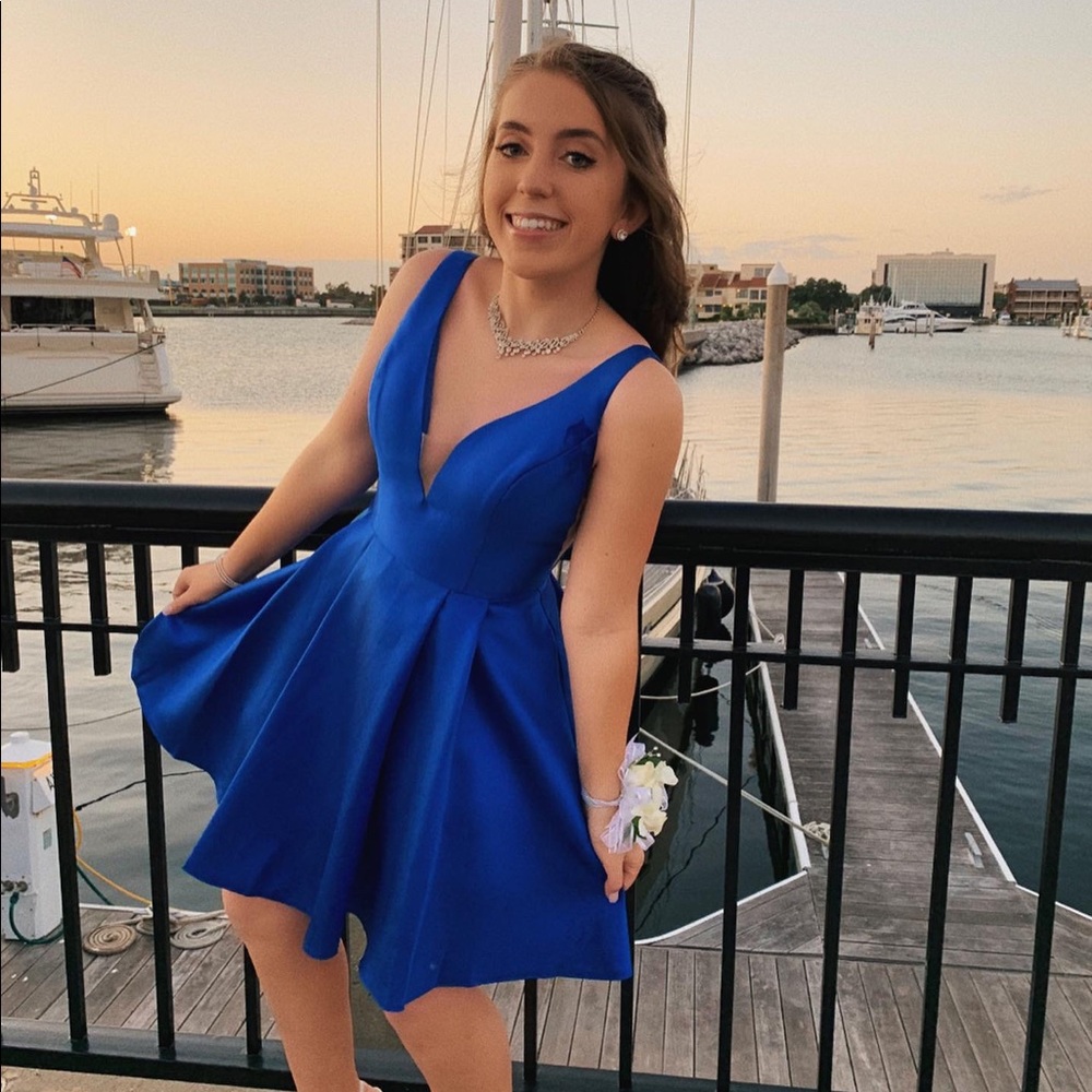 Milano Formal Homecoming dress size 12